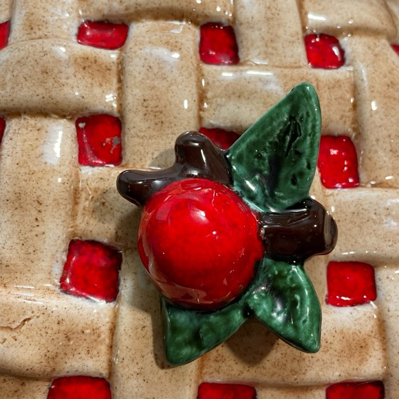 Vintage 1980s Cherry Pie Tart Keeper Unique Pottery Art Covered Dish Platter - Picture 5 of 10